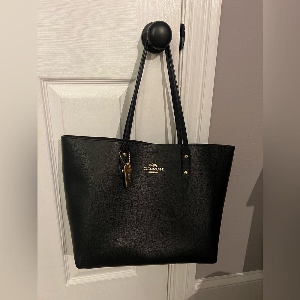 Coach Town Tote Black Leather